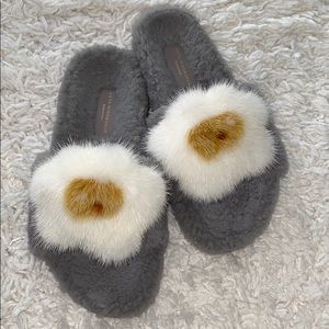 🍳 Anya Hindmarch Egg Slides 🥚